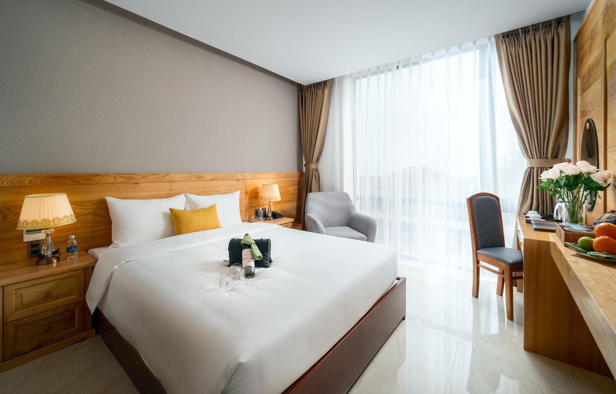 Sunny Ocean Hotel & Spa Da Nang Exterior photo