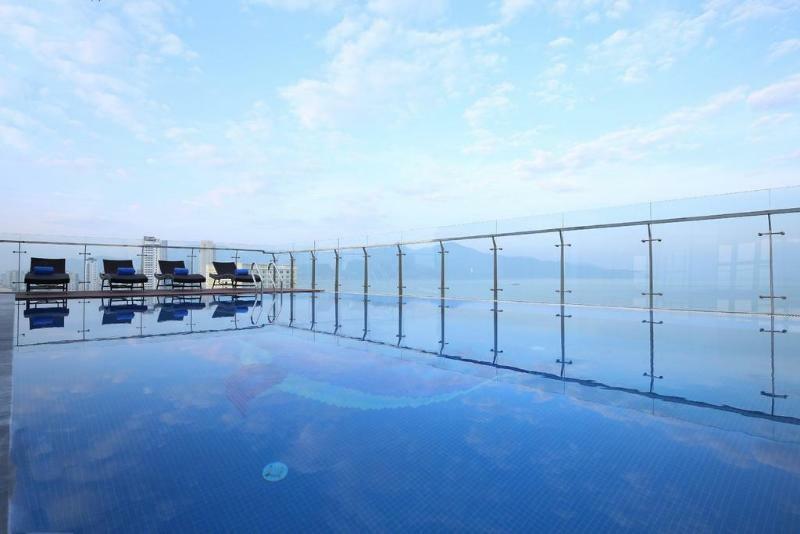 Sunny Ocean Hotel & Spa Da Nang Exterior photo